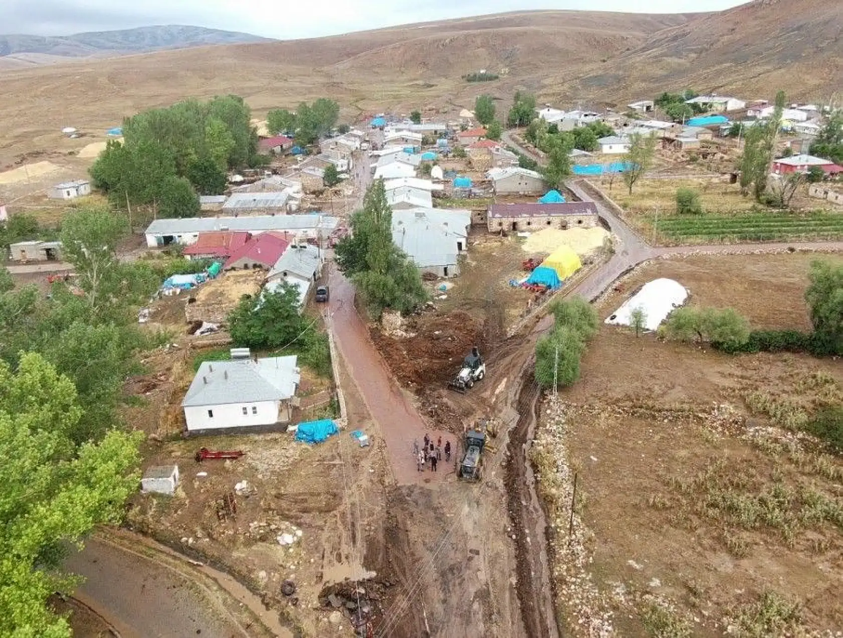 Mahalleyi sel bastı