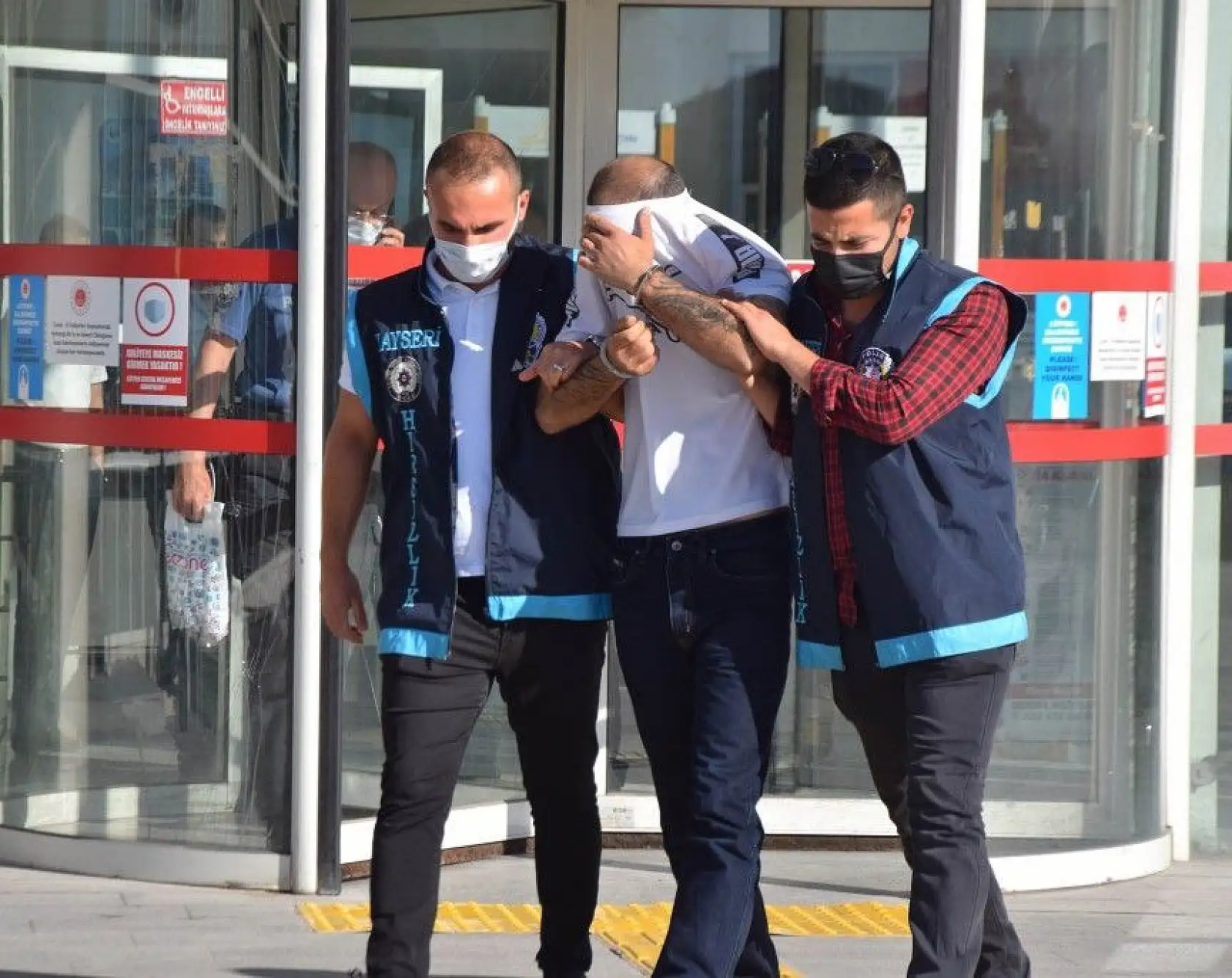 Balkon hırsızı yakalandı!