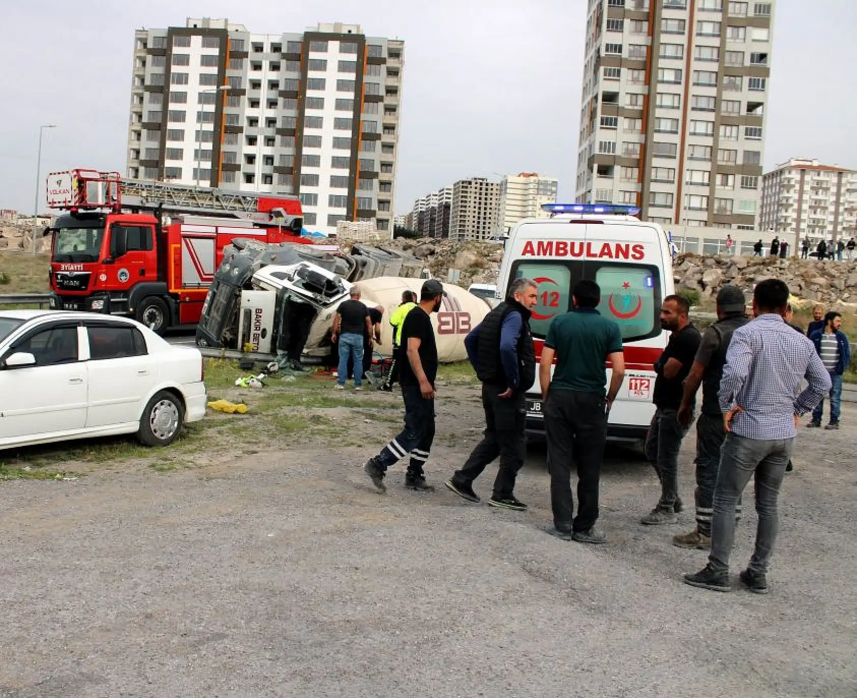Mikserde sıkışan sürücü için seferber oldular