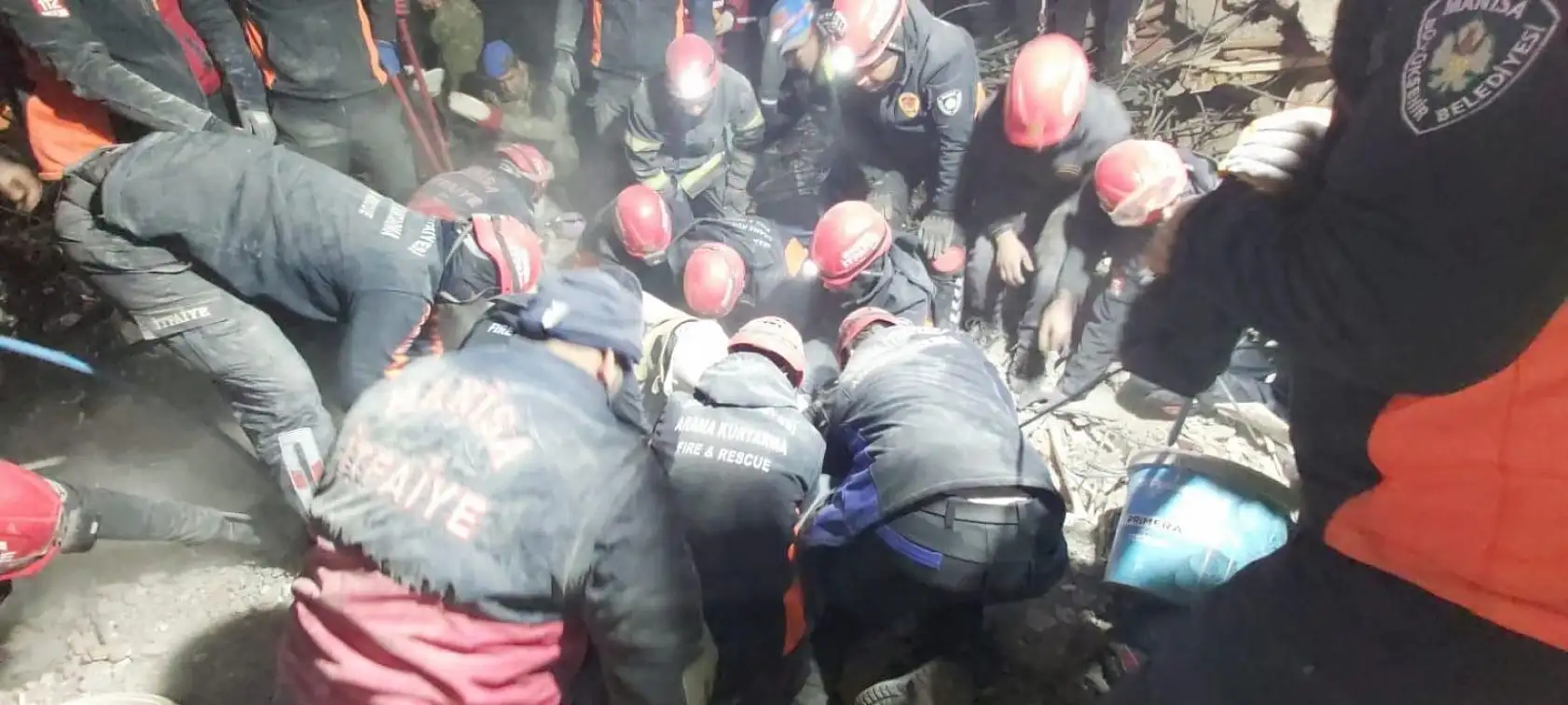 Depremden 166 saat sonra inanılmaz kurtuluş gerçekleşti