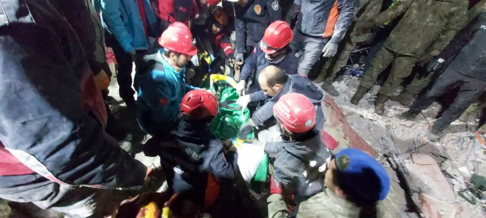 Depremden 166 saat sonra inanılmaz kurtuluş gerçekleşti