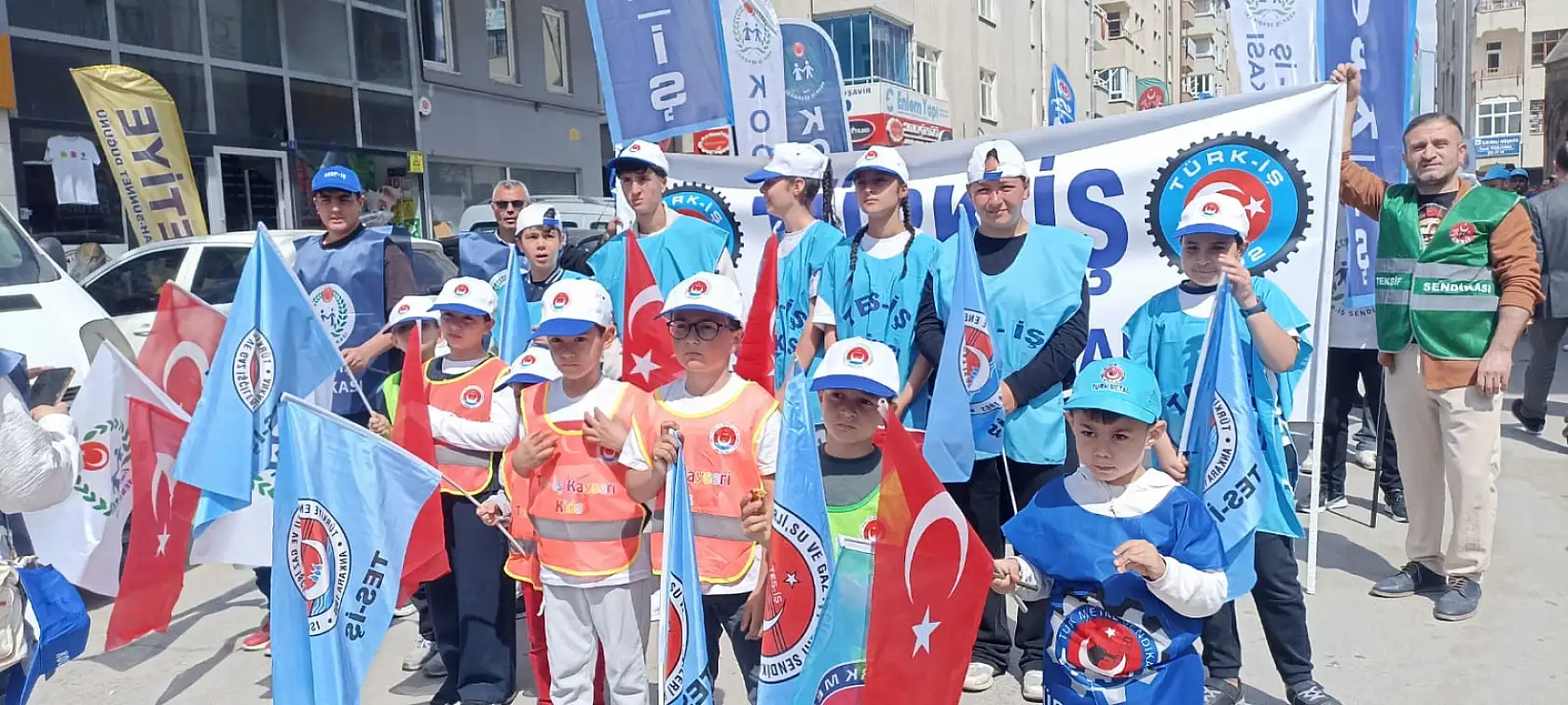 Kayseri'deki 1 Mayıs kutlamalarından renkli görüntüler