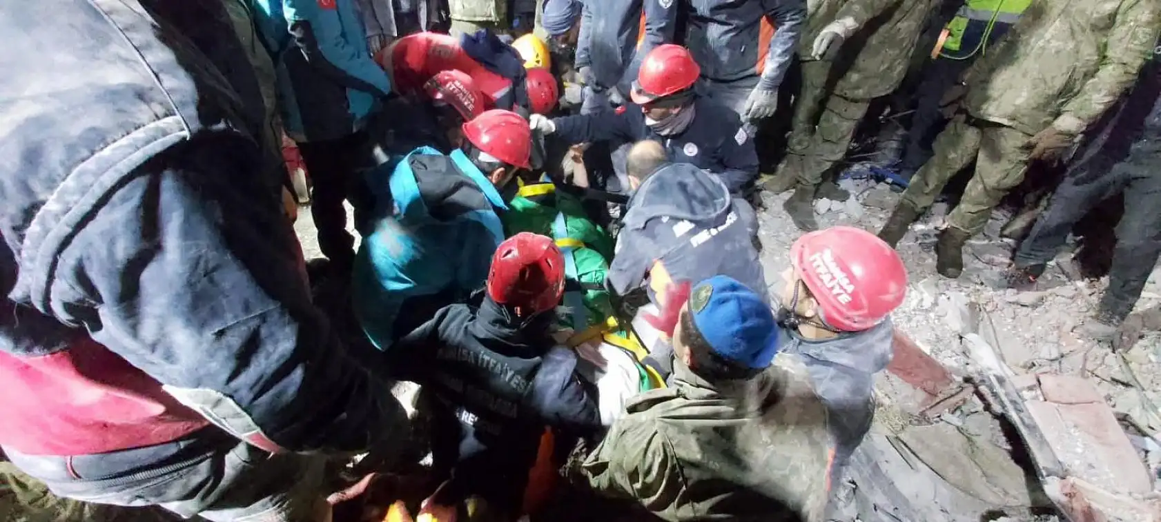 Depremden 166 saat sonra inanılmaz kurtuluş gerçekleşti