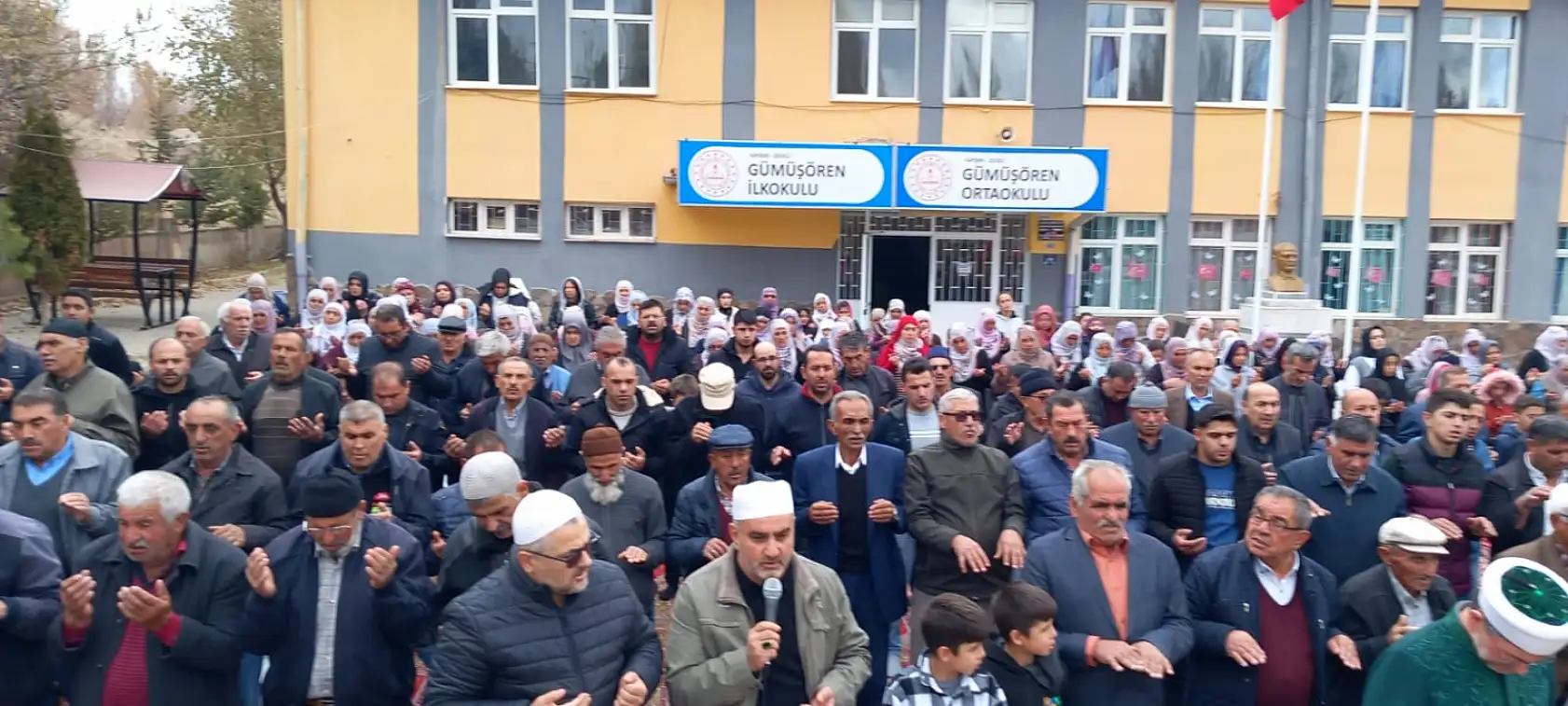Kayseri'de vatandaşlar bakın ne için toplandı? 'Zor günlerden, kıtlıklardan geçiyoruz'