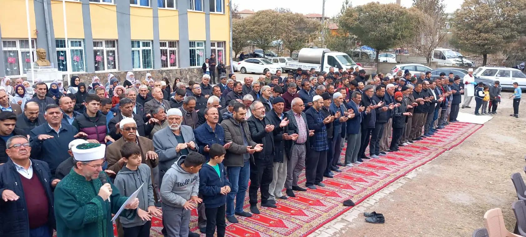 Kayseri'de vatandaşlar bakın ne için toplandı? 'Zor günlerden, kıtlıklardan geçiyoruz'