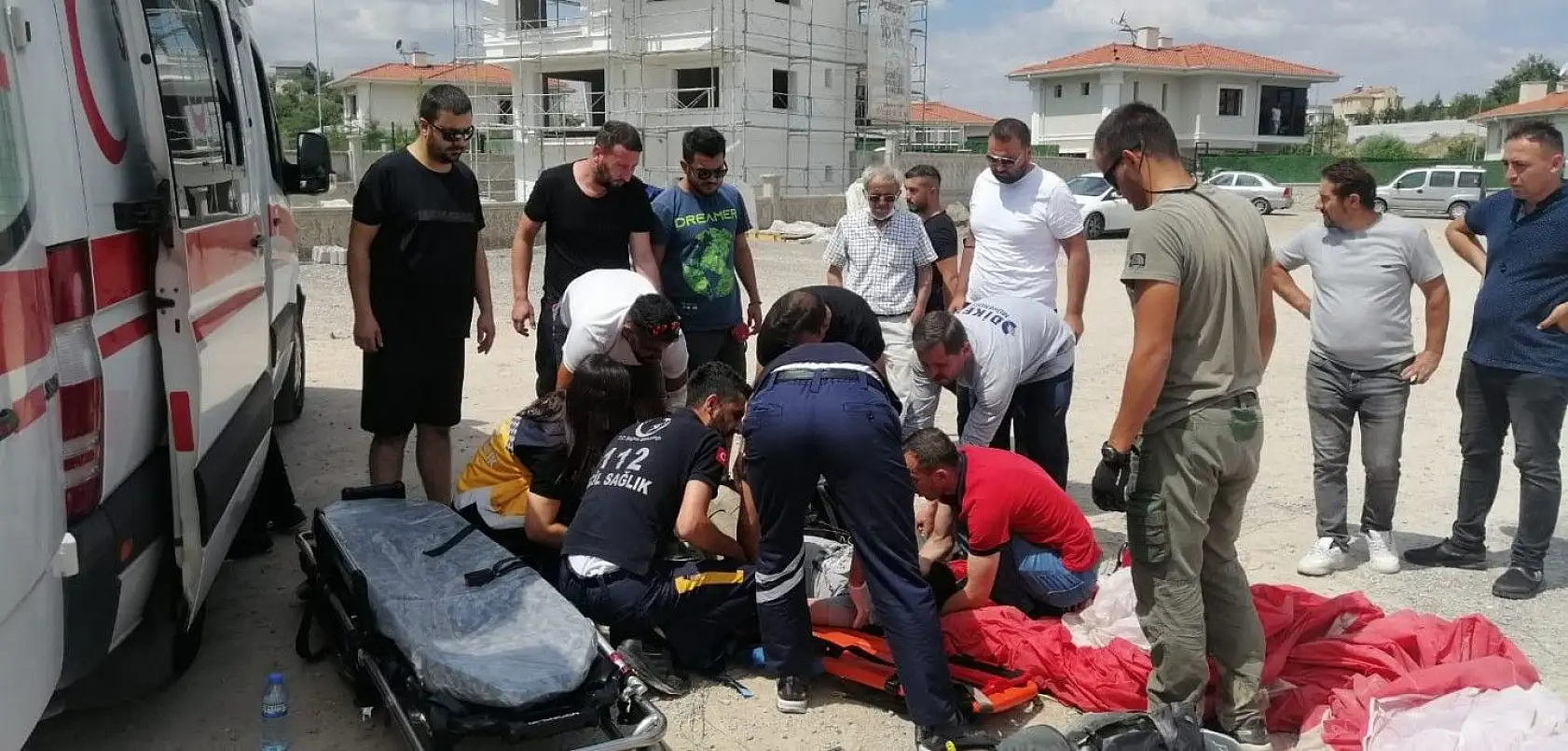 Flaş! Paraşüt yere çakıldı