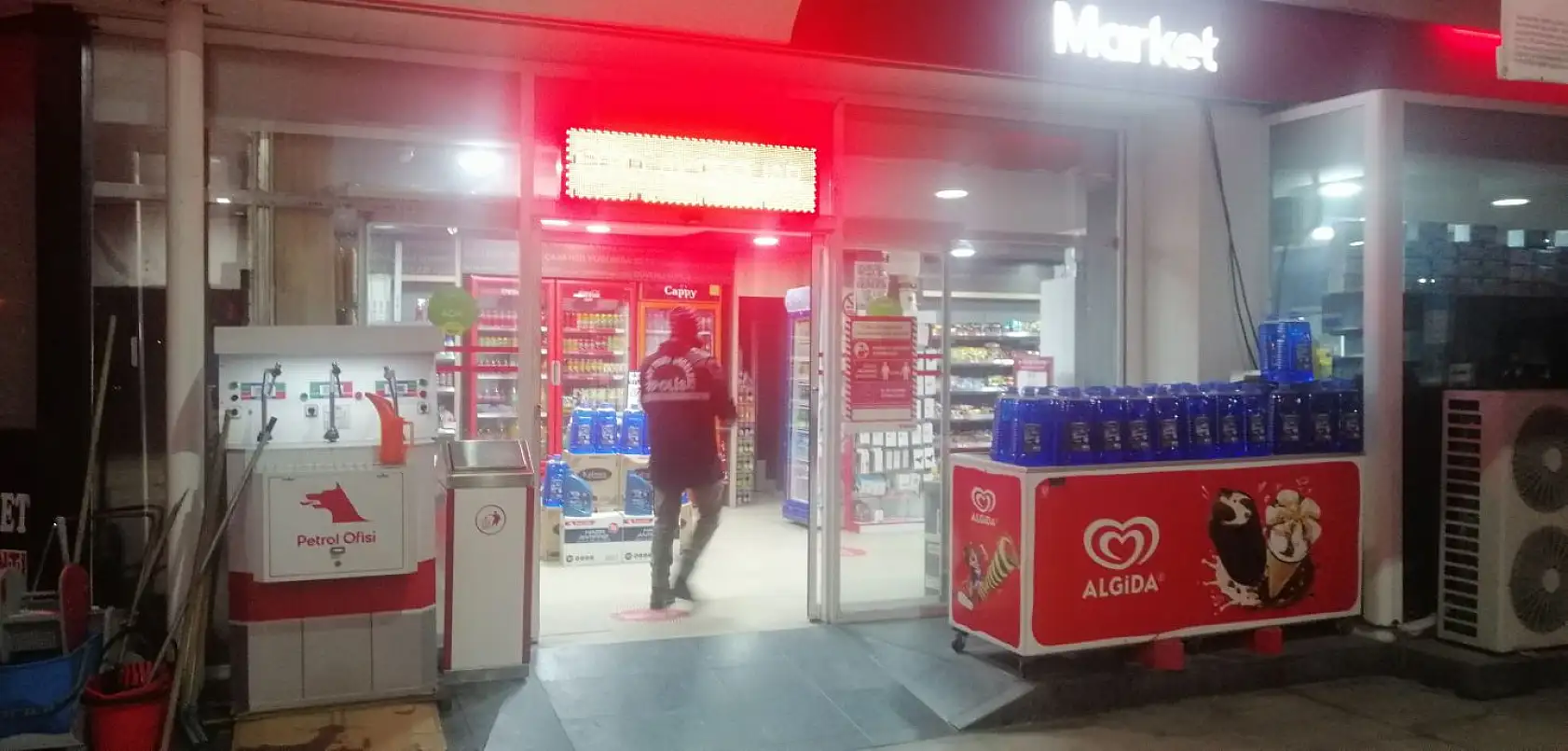 Akaryakıt istasyonunda maskeli gasp