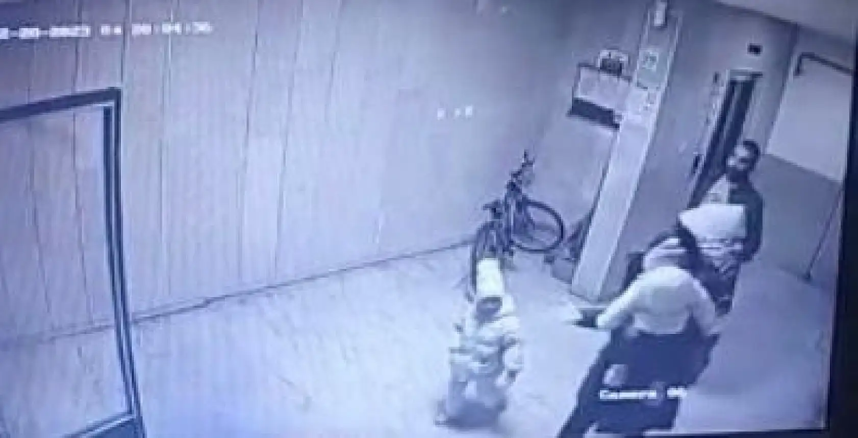 Depremde vatandaşlar panikle kendilerini sokağa attı