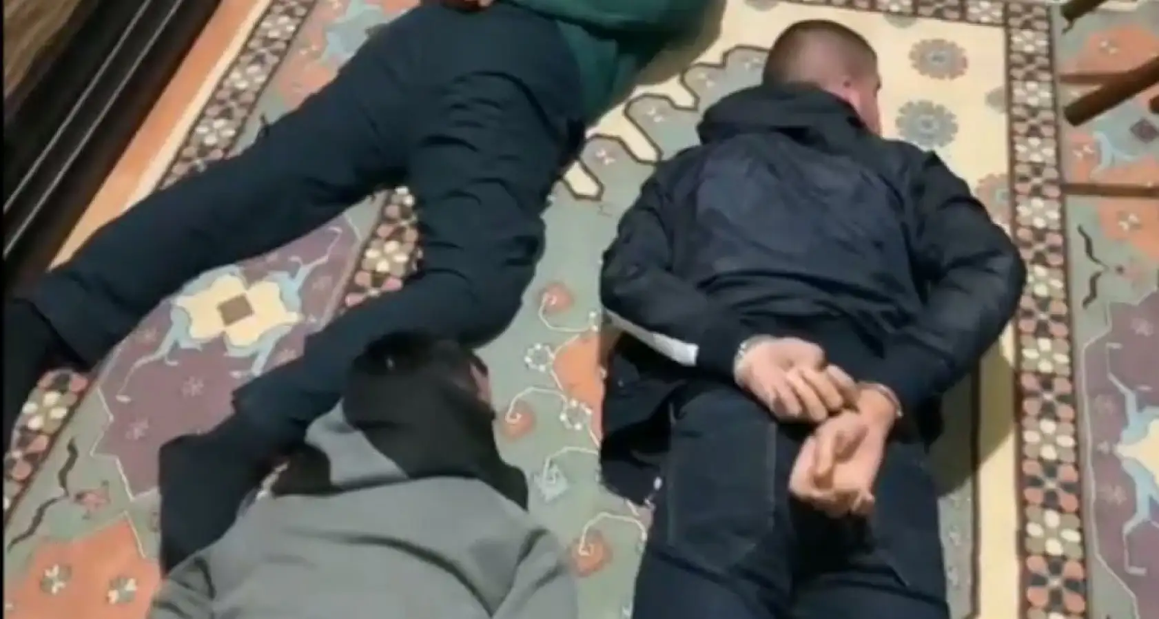 Uyuşturucuya suçüstü polis baskını