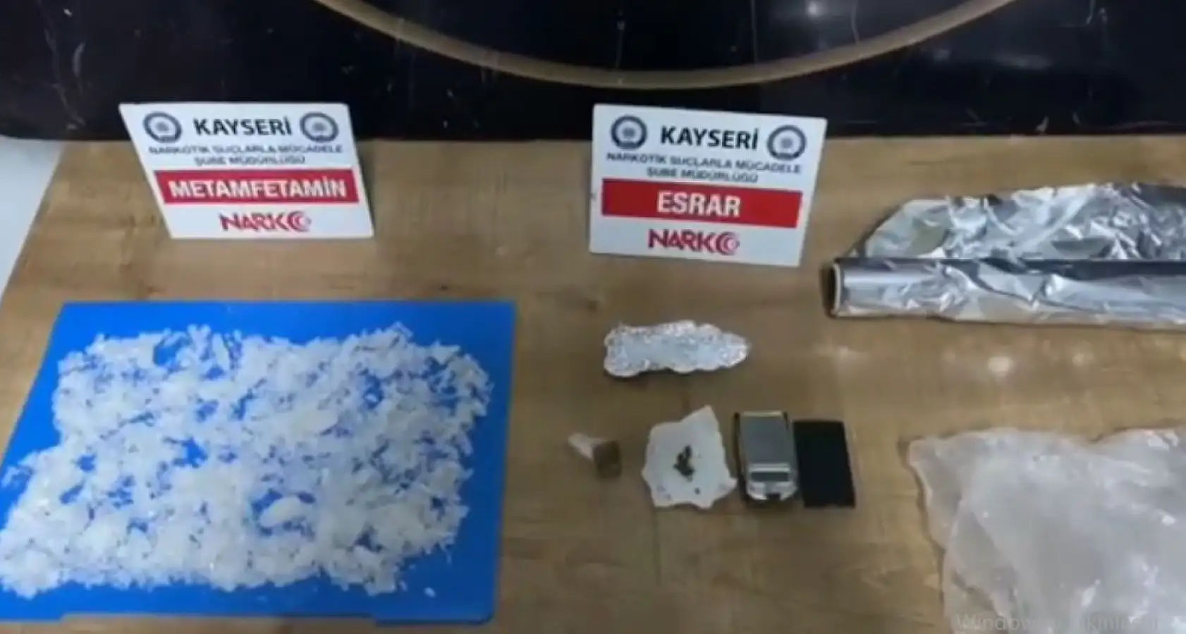 Uyuşturucuya suçüstü polis baskını