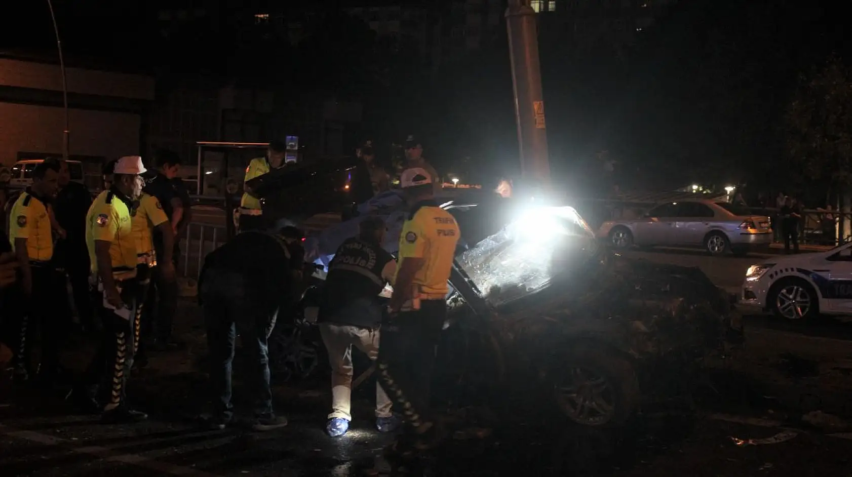 Feci kaza: 2 ölü, 2 yaralı