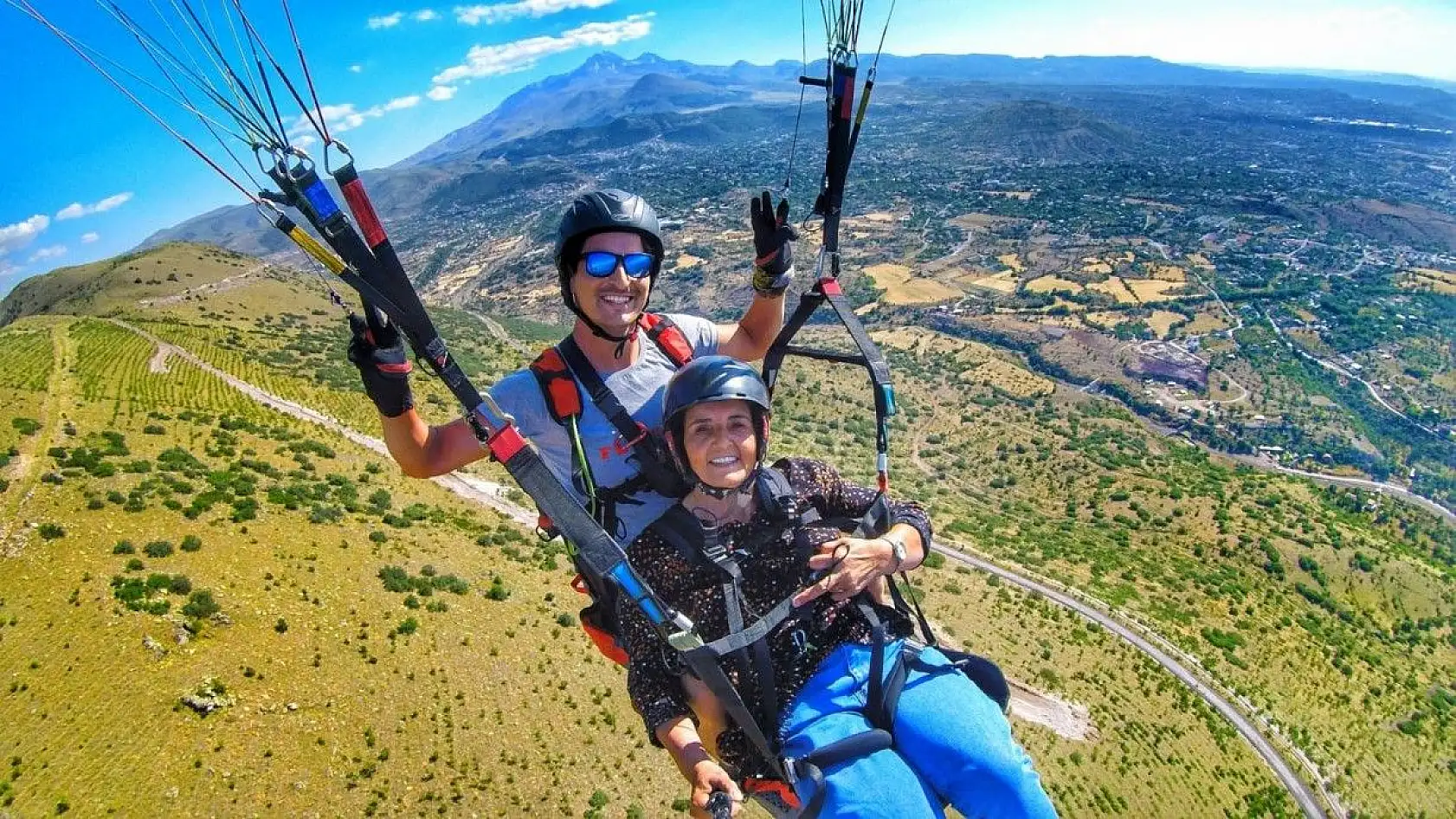 61 yaşında paraşüt heyecanı yaşadı