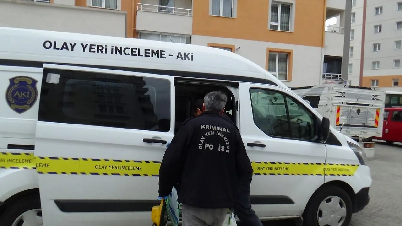 Yangında ağır yaralanan anne öldü