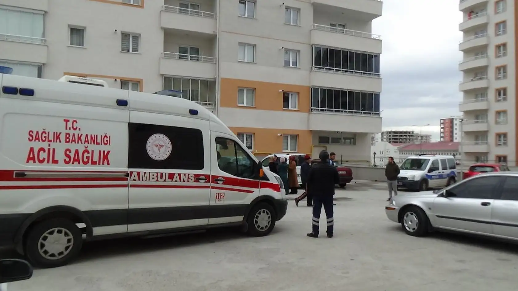 Yangında ağır yaralanan anne öldü