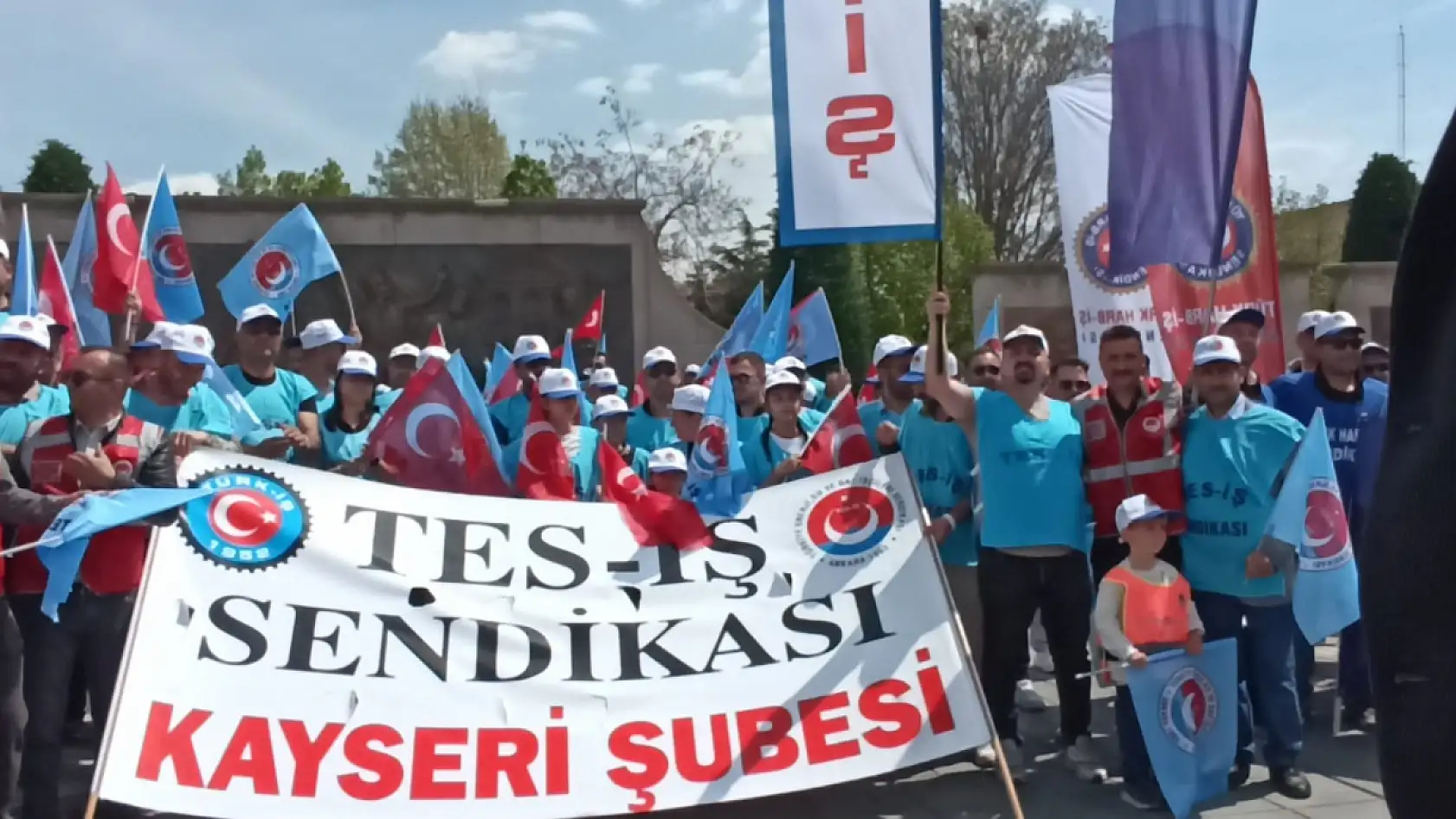 Kayseri'deki 1 Mayıs kutlamalarından renkli görüntüler