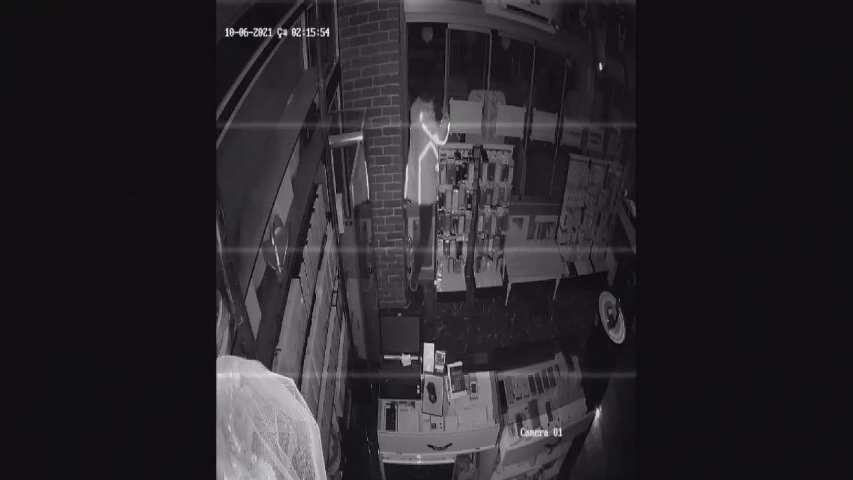 Cep telefoncuya hırsız girdi