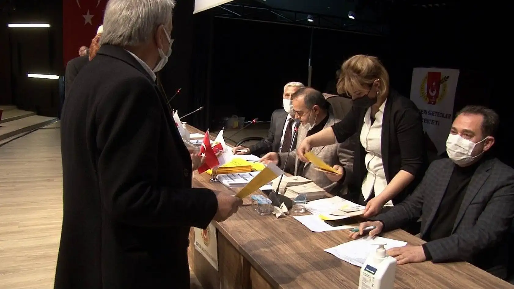 Gazeteciler seçim yaptı! Altınkaya, yeniden Başkan seçildi...