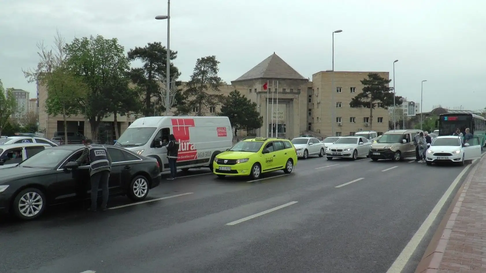 Kayseri'de tam kapanma denetimleri sürüyor