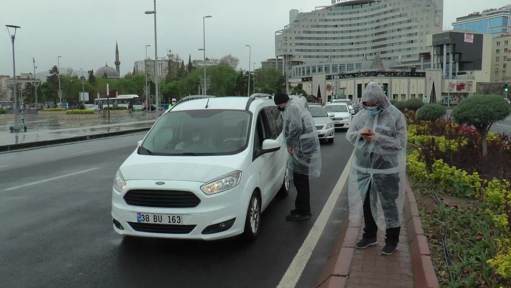 Kayseri'de tam kapanma denetimleri sürüyor