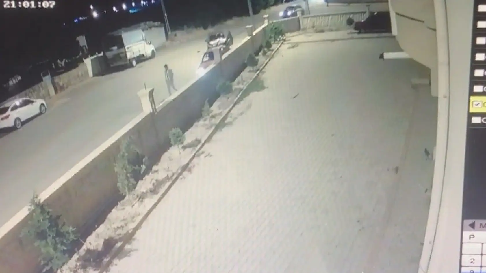 2 otomobile çarpıp kaçtı, kameralara  yakalandı