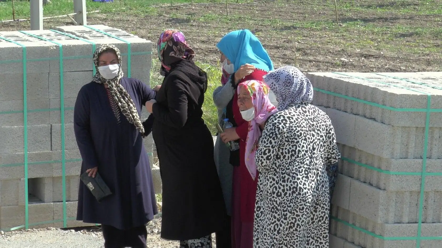 Tandırda ölü bulunan karı koca toprağa verildi