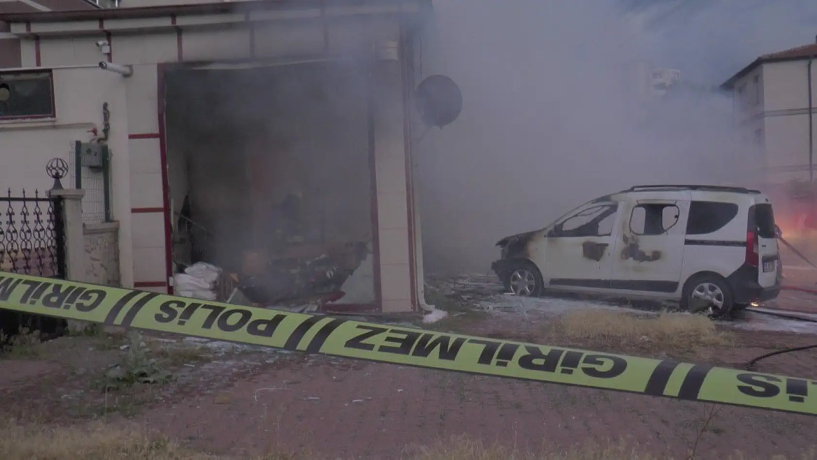 Kozmetik dükkanında yangın