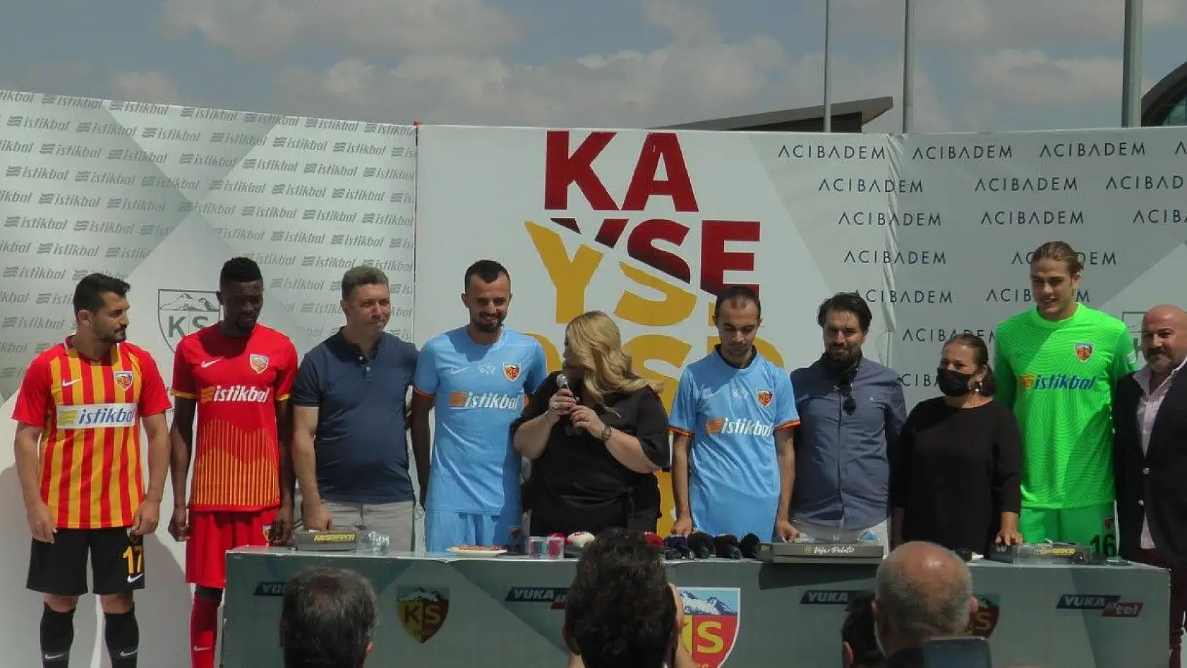 Kayserispor, yeni formasını tanıttı