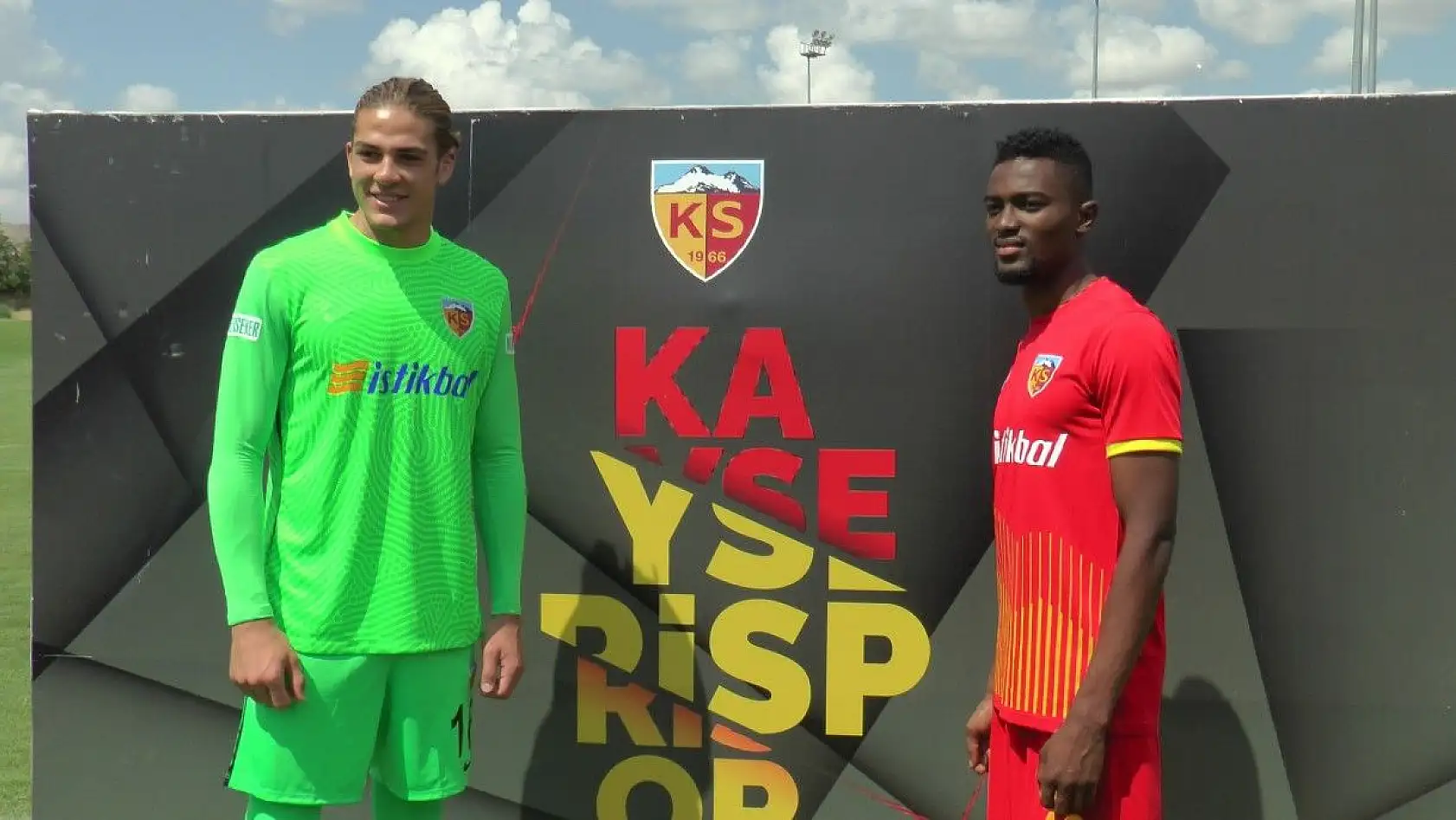 Kayserispor, yeni formasını tanıttı