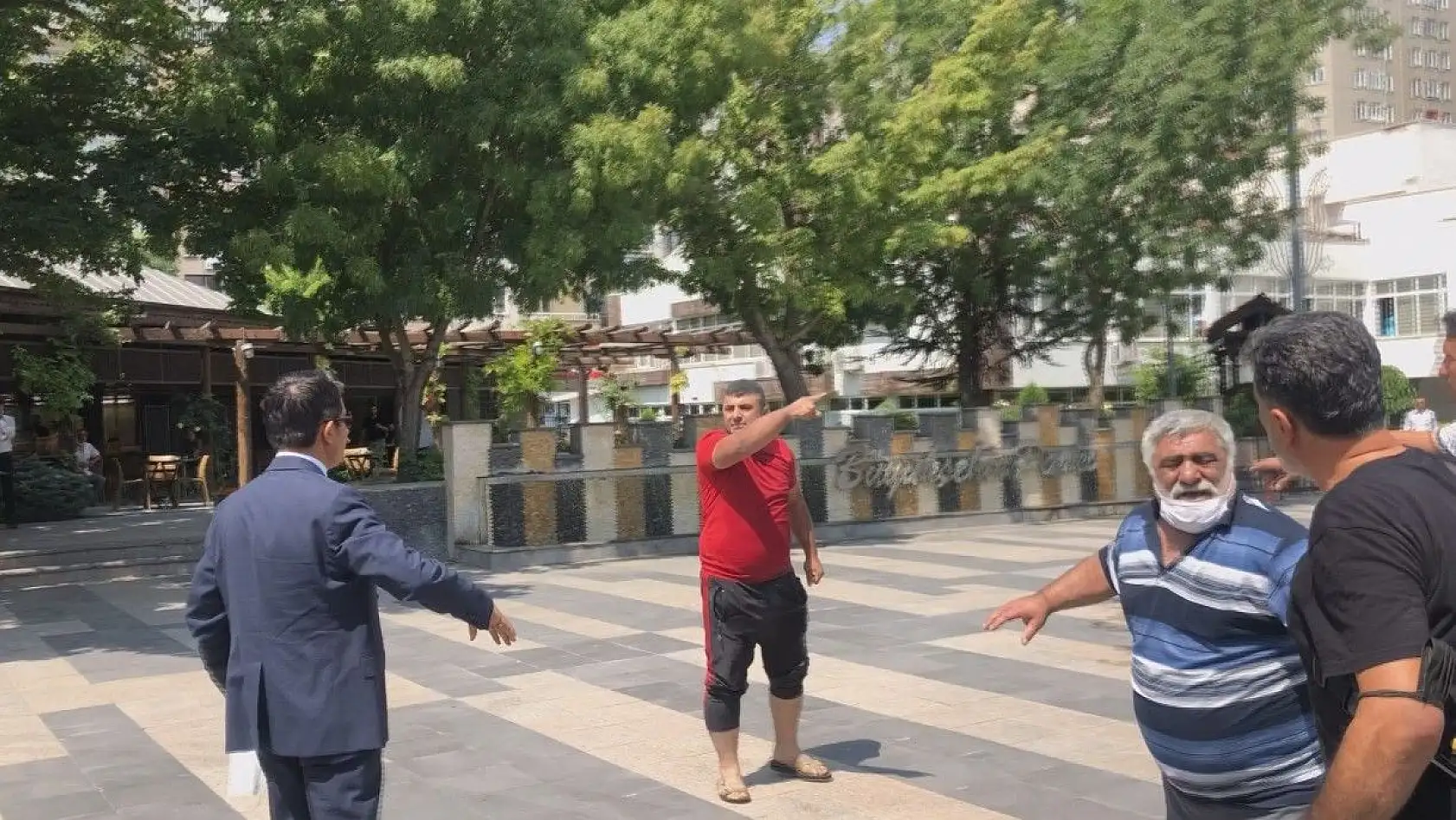 Kendini yakmaya kalkıştı