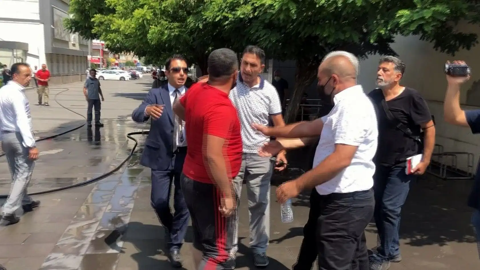 Kendini yakmaya kalkıştı