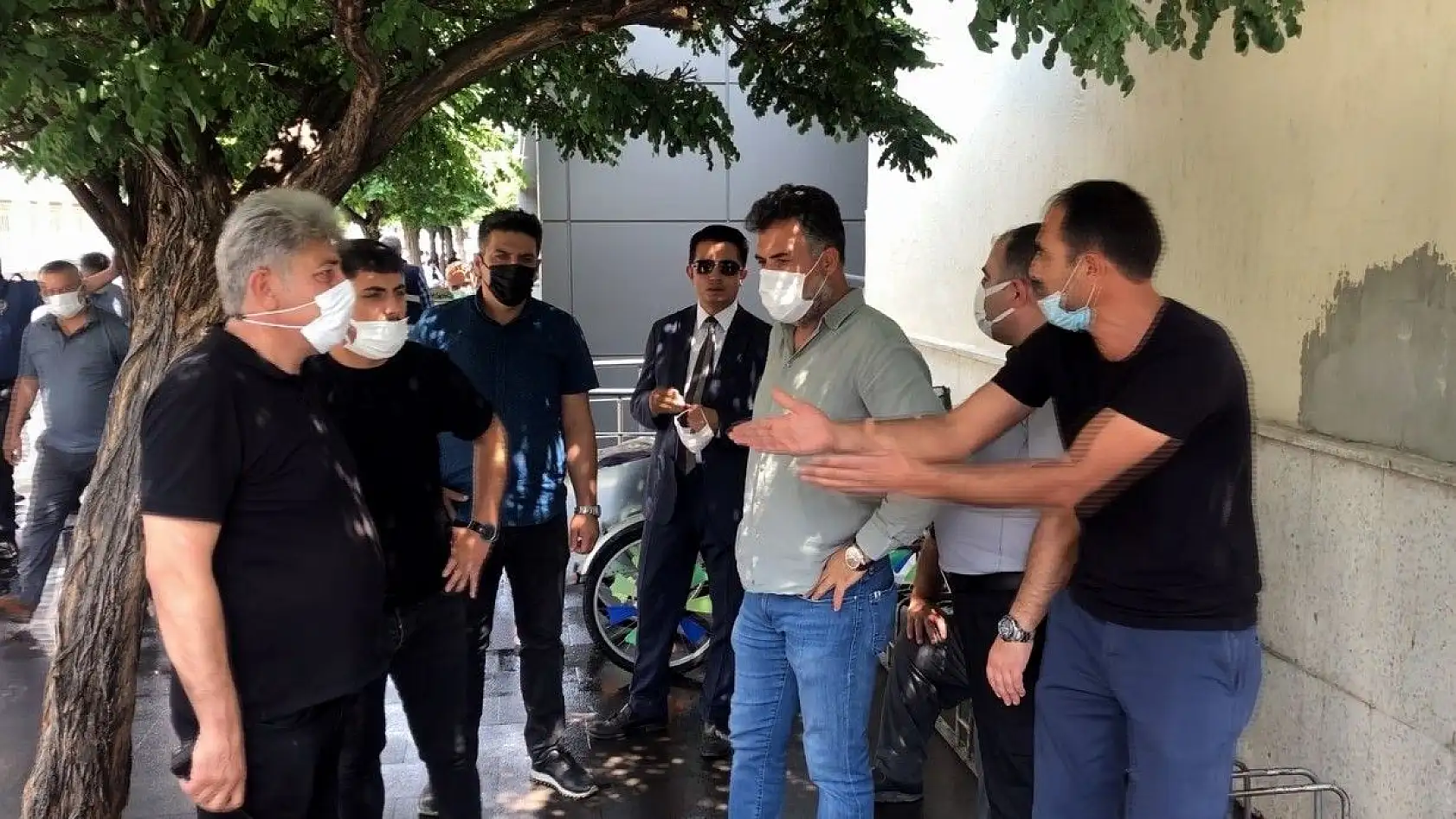 Kendini yakmaya kalkıştı