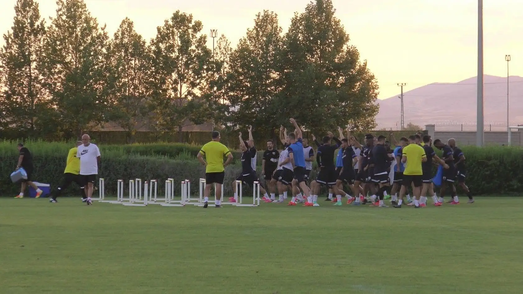 Hikmet Karaman kolları sıvadı