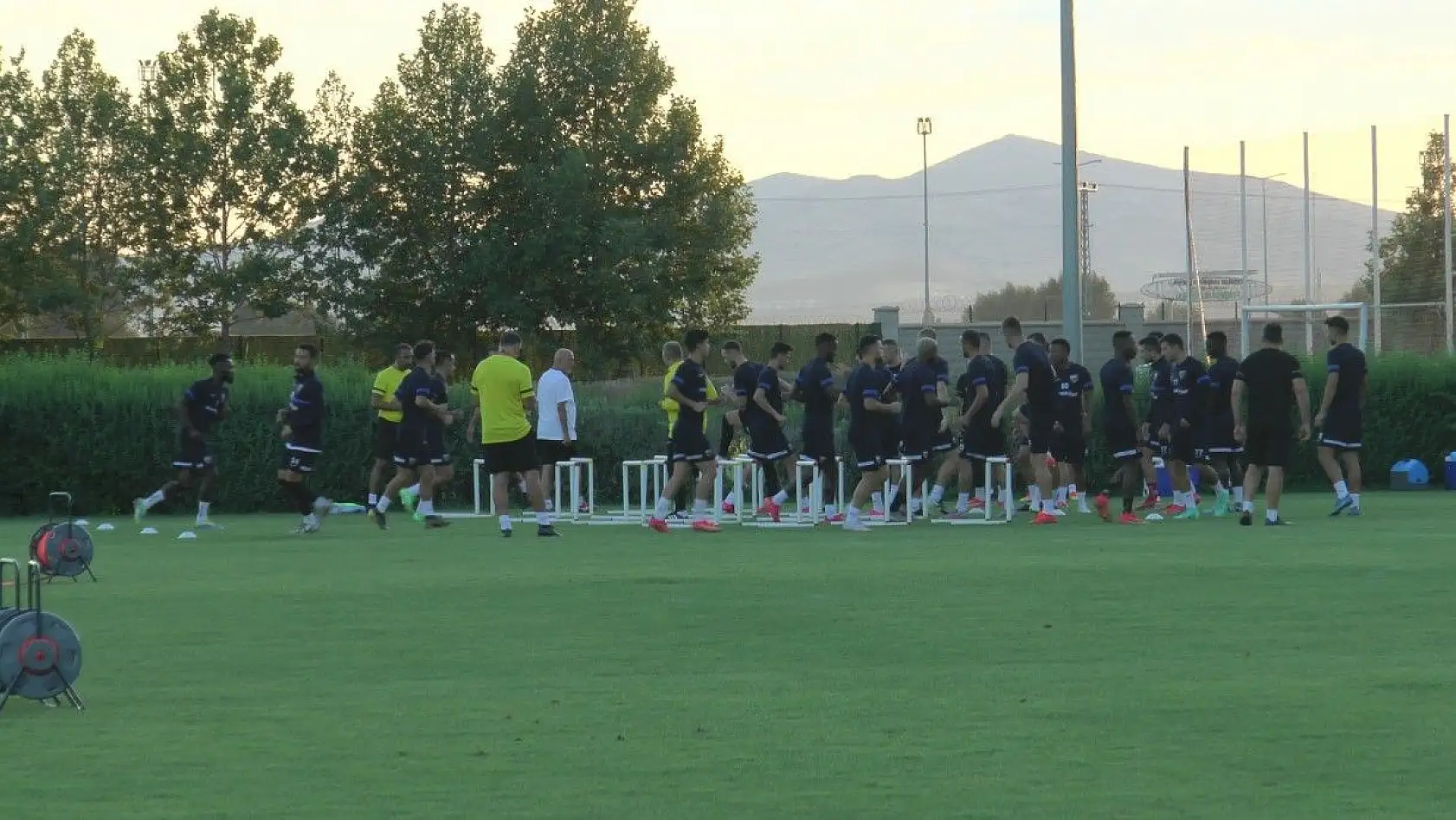 Hikmet Karaman kolları sıvadı