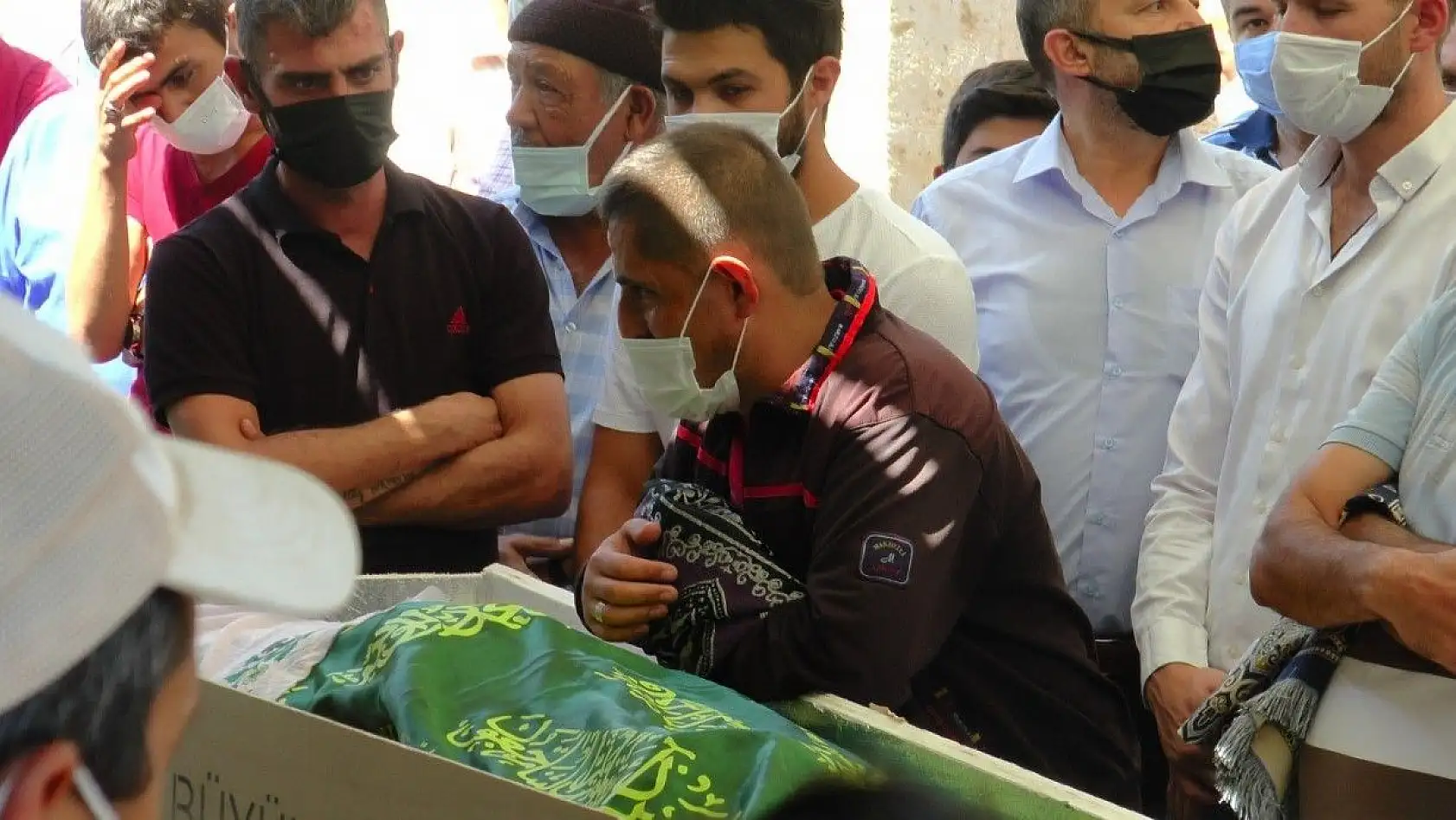 Yahyalı'yı sarsan cenaze... 6 tabut yanyana...