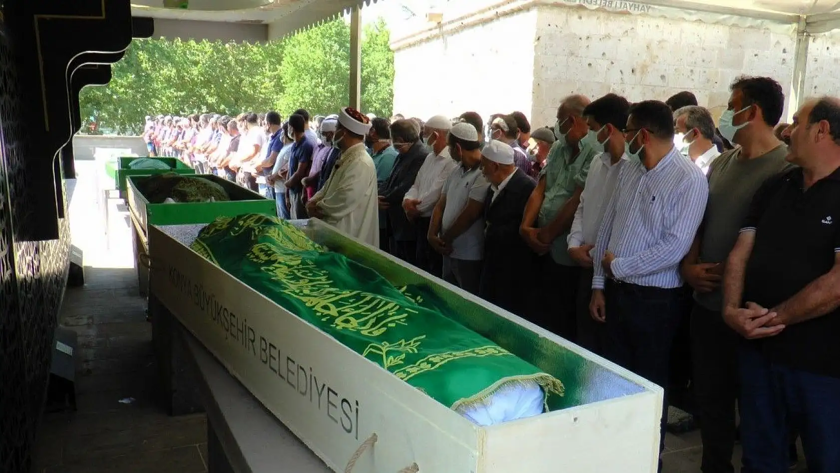 Yahyalı'yı sarsan cenaze... 6 tabut yanyana...