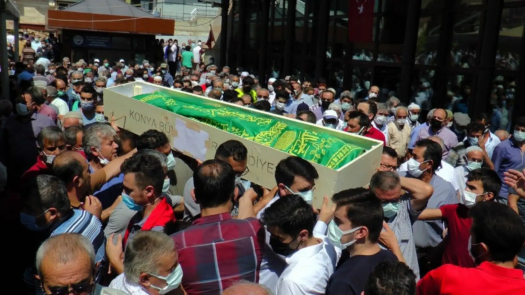 Yahyalı'yı sarsan cenaze... 6 tabut yanyana...