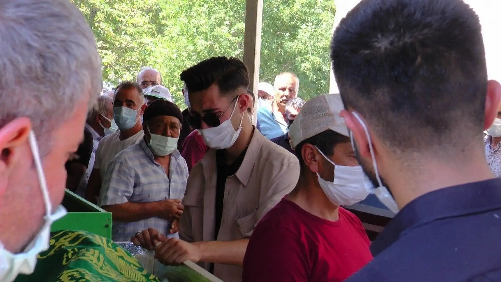 Yahyalı'yı sarsan cenaze... 6 tabut yanyana...