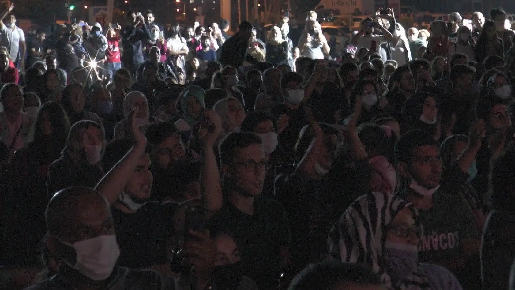 Türkücü İsmail Altunsaray, konser verdi