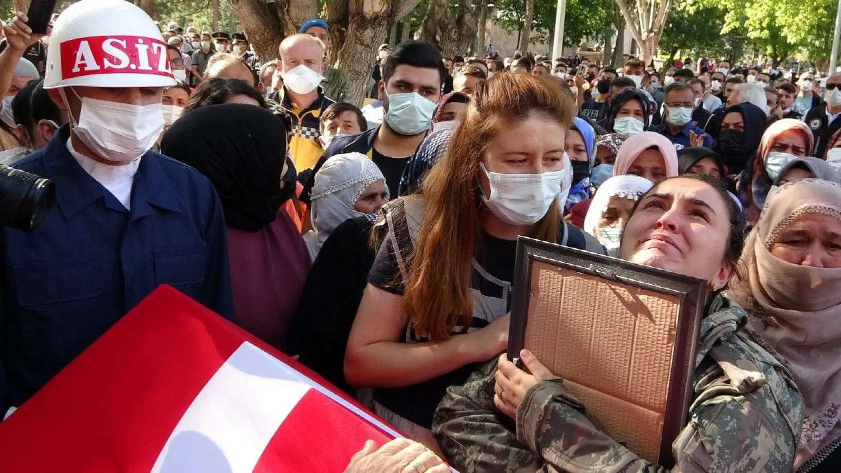 Şehit cenazesinde gözyaşları sel oldu