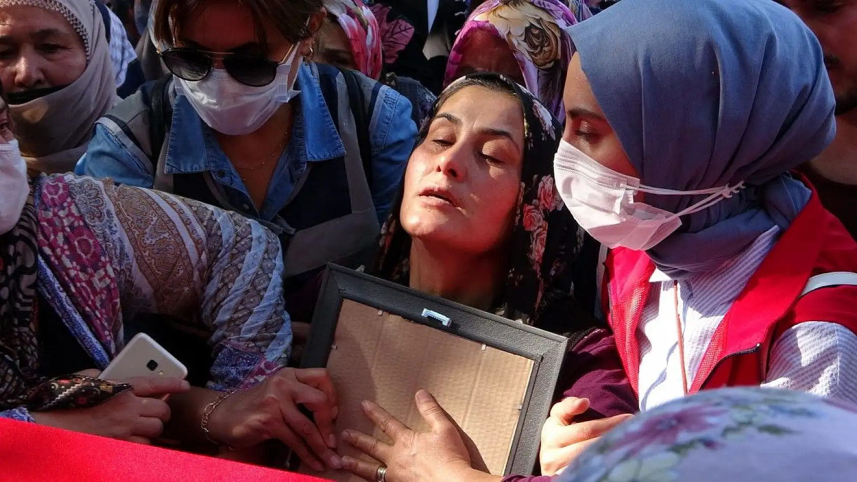 Şehit cenazesinde gözyaşları sel oldu