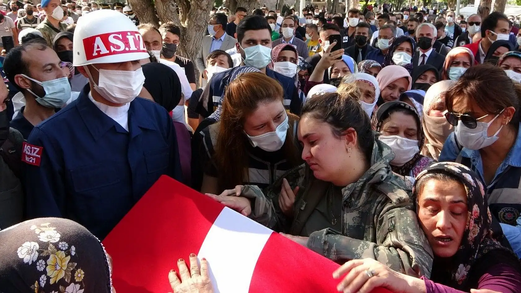 Şehit cenazesinde gözyaşları sel oldu