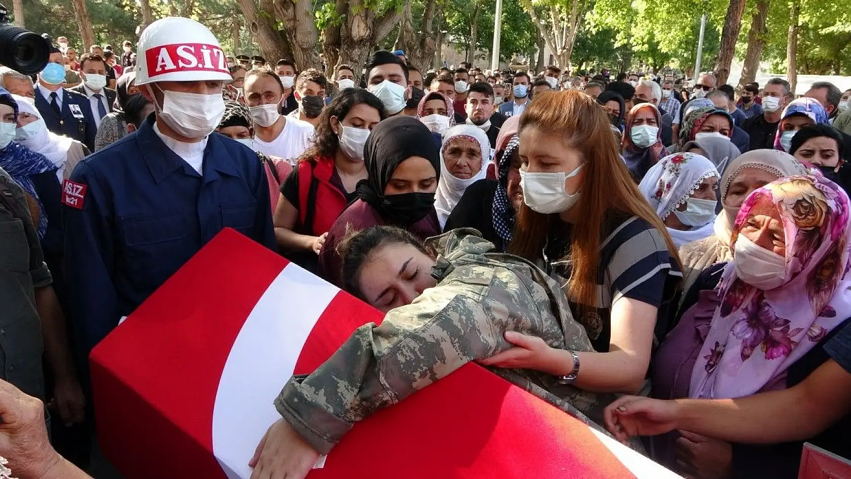 Şehit cenazesinde gözyaşları sel oldu