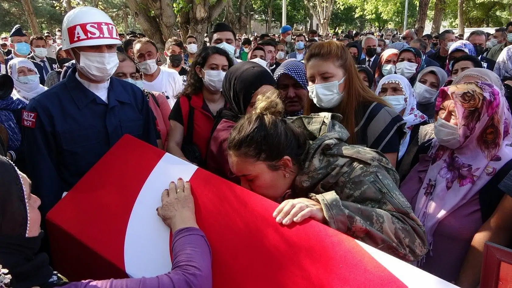 Şehit cenazesinde gözyaşları sel oldu