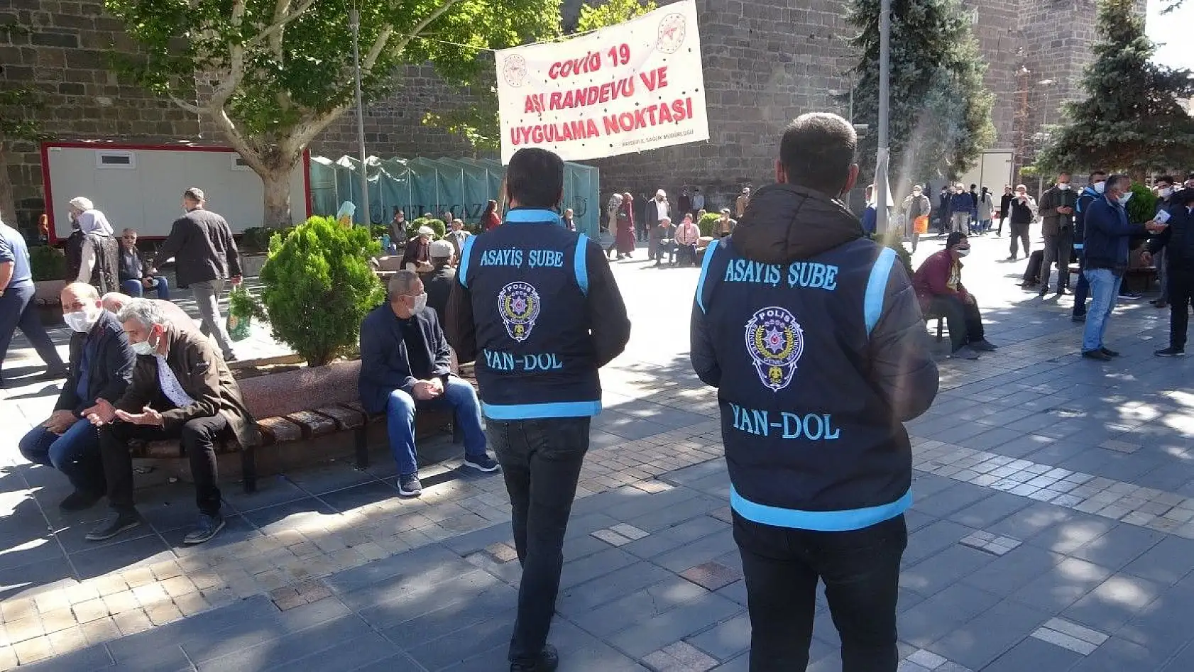 Polis şiddete karşı vatandaşları uyardı