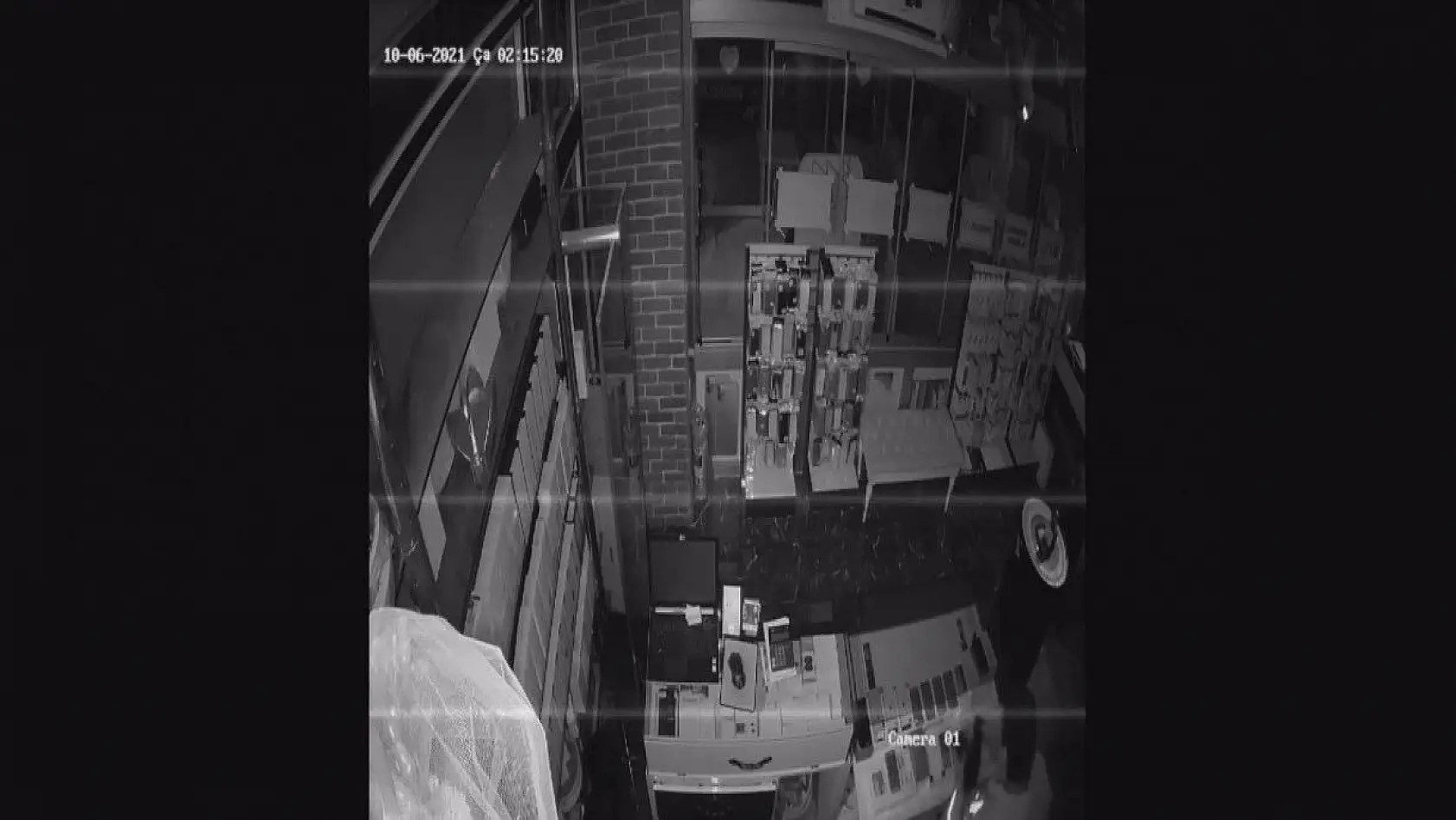 Cep telefoncuya hırsız girdi