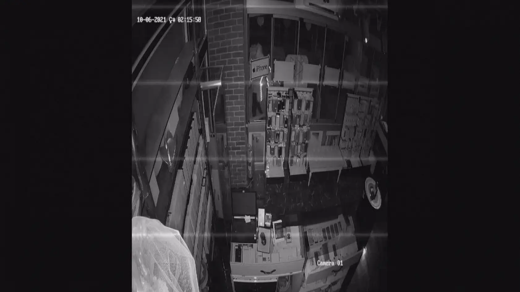 Cep telefoncuya hırsız girdi