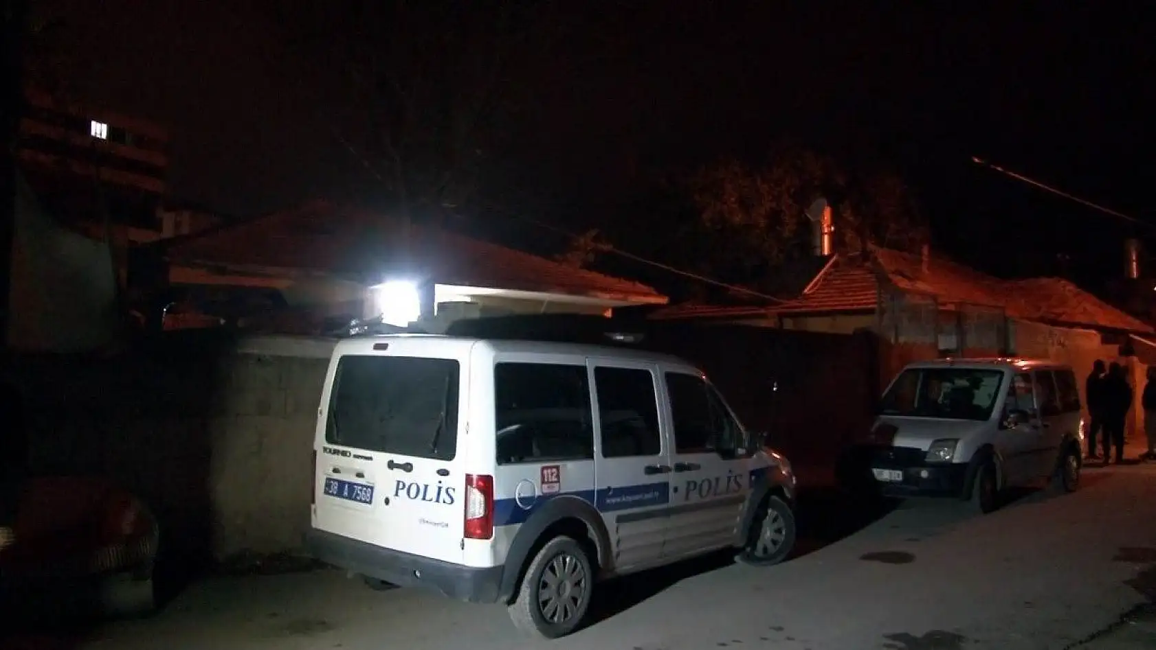 Tabancayla başından vurulan şahıs ağır yaralandı