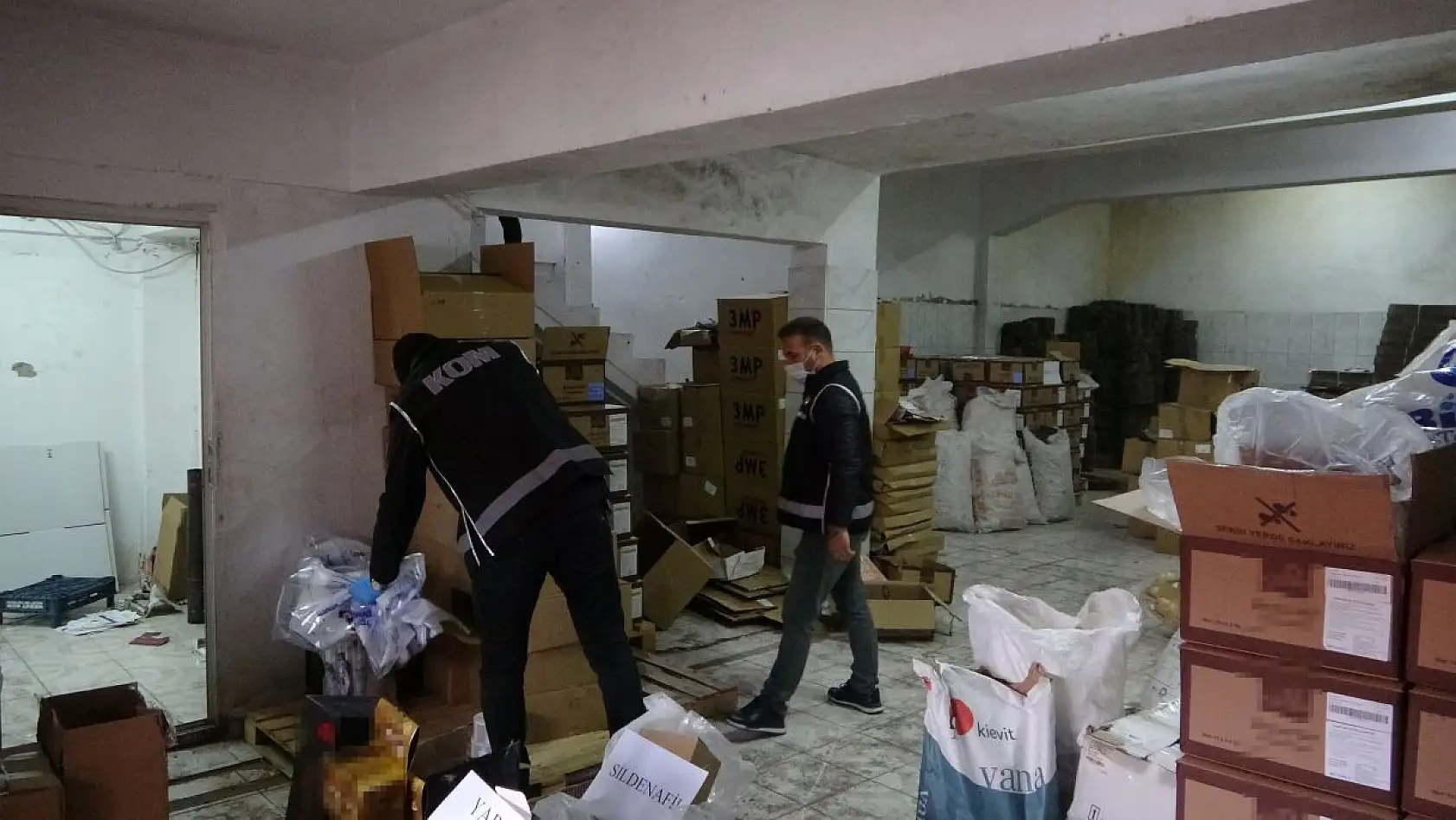 Cinsel içerikli gıda takviyesi üreten imalathaneye operasyon