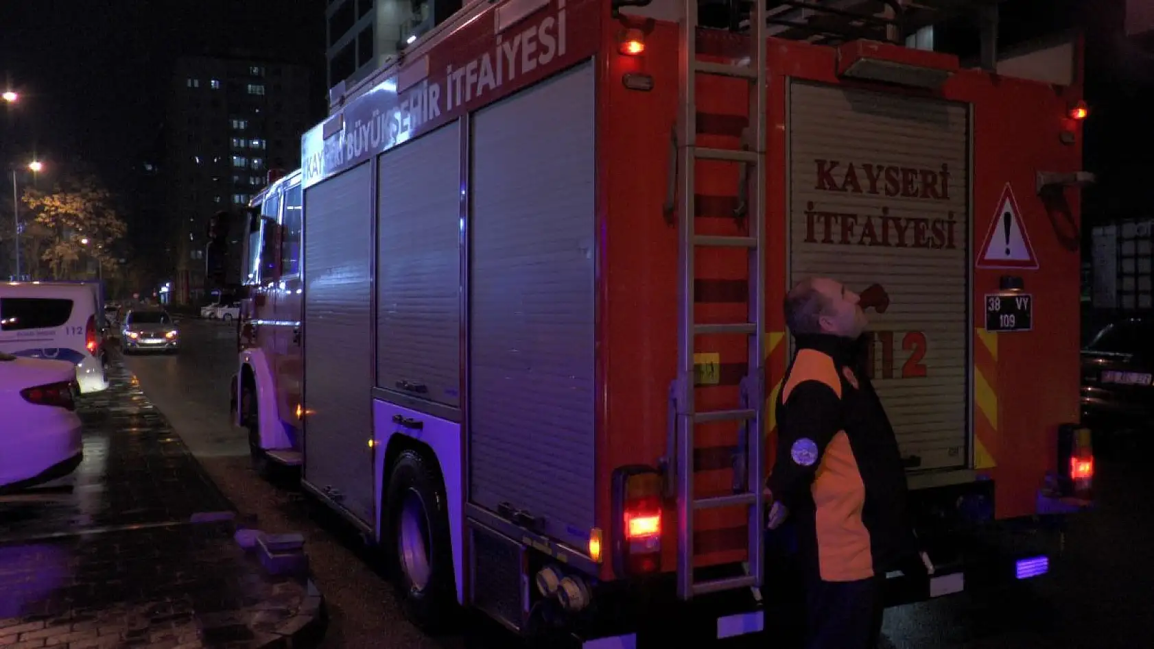 14. Kattan atlamak istedi