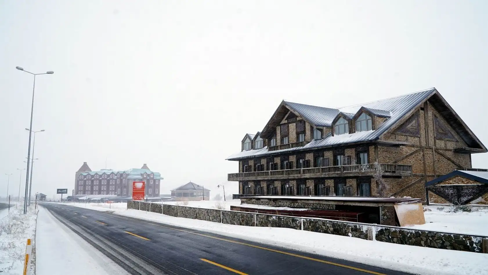 Erciyes'te sevindiren kar yağışı